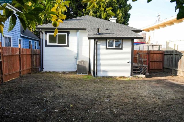 1360 99th ave, Oakland, CA 94603