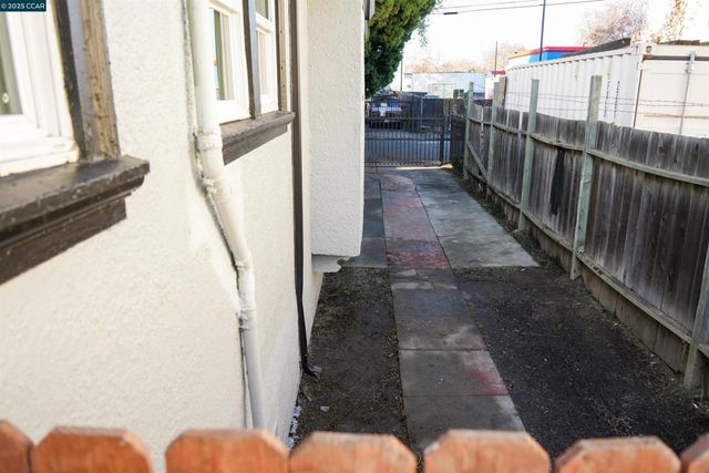 1360 99th ave, Oakland, CA 94603