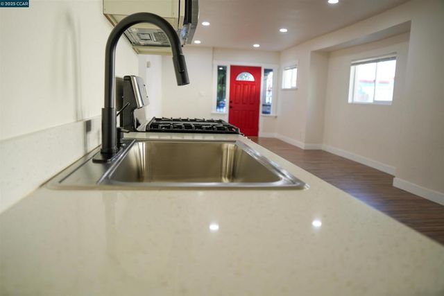 1360 99th ave, Oakland, CA 94603