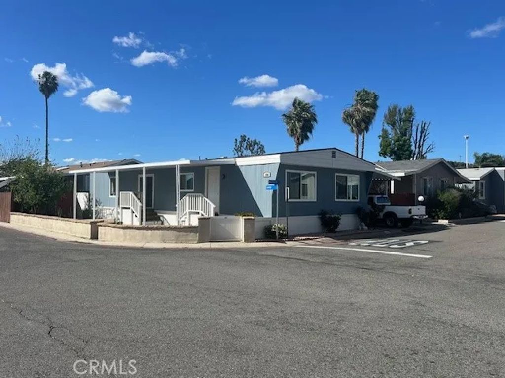 4901 Green River Rd 104, Corona, CA 92878
