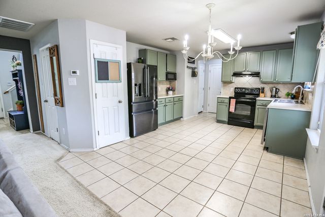 100 STEER LN, Cibolo, TX 78108