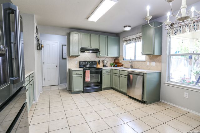 100 STEER LN, Cibolo, TX 78108