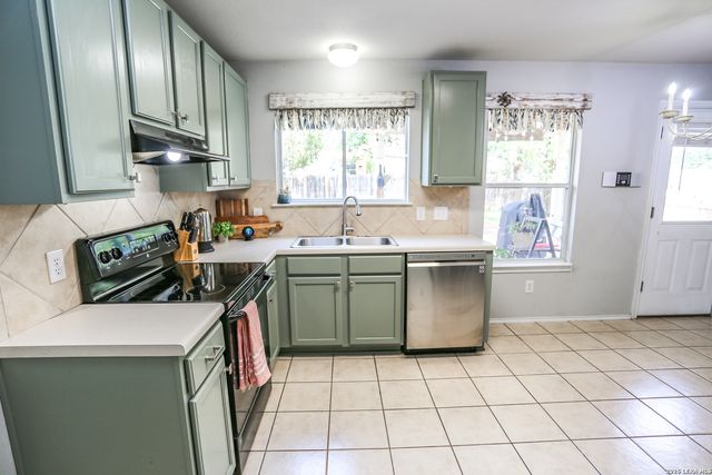 100 STEER LN, Cibolo, TX 78108