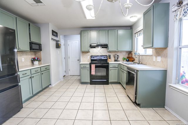 100 STEER LN, Cibolo, TX 78108