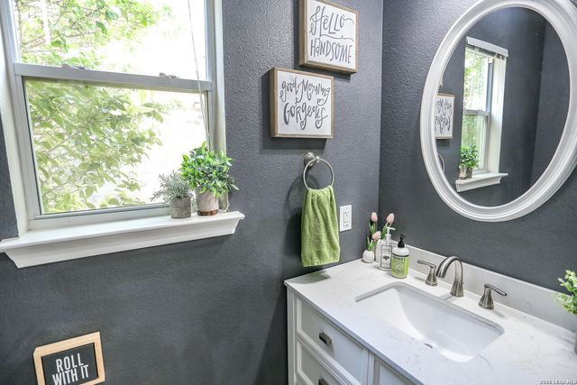 100 STEER LN, Cibolo, TX 78108