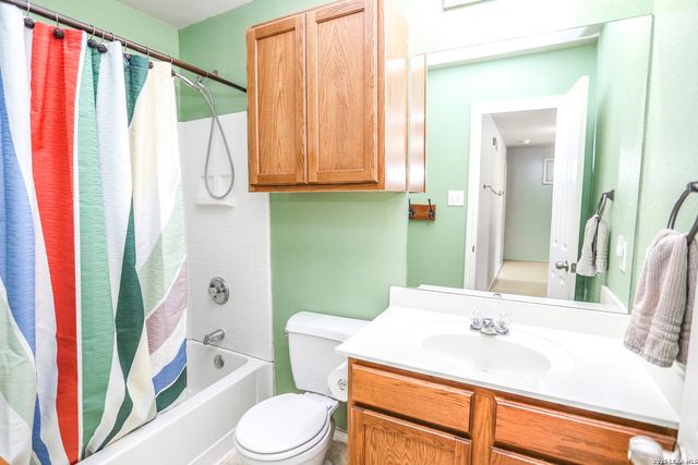 100 STEER LN, Cibolo, TX 78108