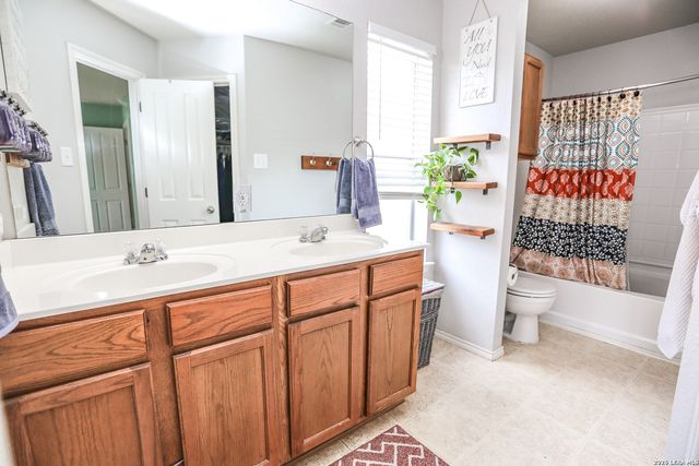 100 STEER LN, Cibolo, TX 78108