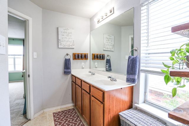 100 STEER LN, Cibolo, TX 78108