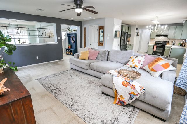 100 STEER LN, Cibolo, TX 78108