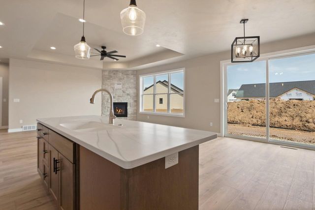 1450 DIVINITY DRIVE, De Pere, WI 54115