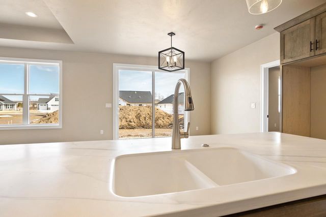 1450 DIVINITY DRIVE, De Pere, WI 54115