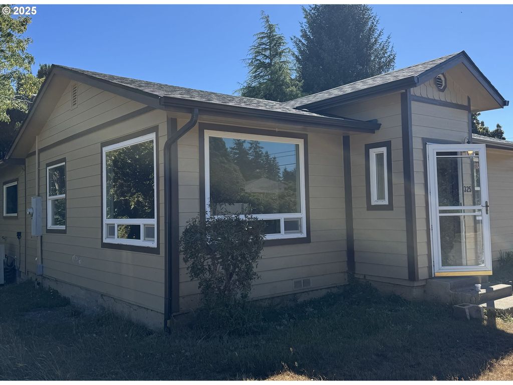 325 RAILROAD St, Brookings, OR 97415