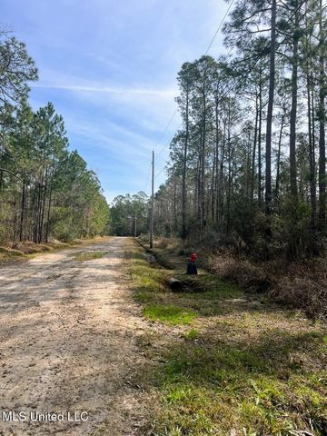 5039 Fig Drive, Waveland, MS 39576