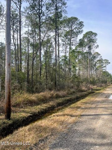 5039 Fig Drive, Waveland, MS 39576