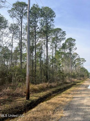 5039 Fig Drive, Waveland, MS 39576