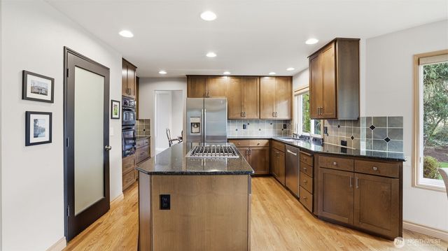 25919 SE 40th Court, Sammamish, WA 98029