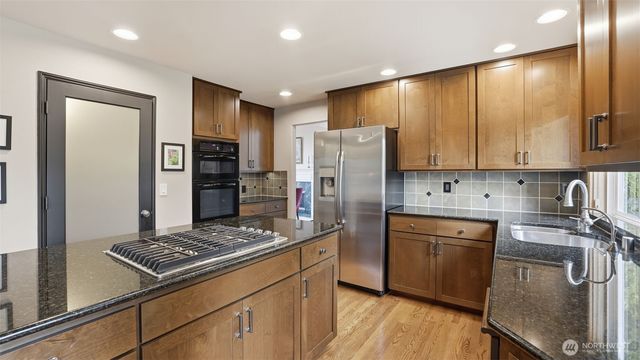 25919 SE 40th Court, Sammamish, WA 98029