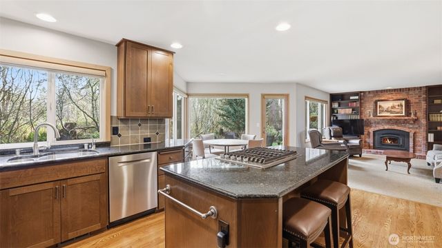 25919 SE 40th Court, Sammamish, WA 98029