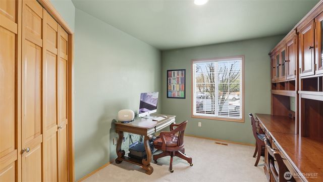 25919 SE 40th Court, Sammamish, WA 98029