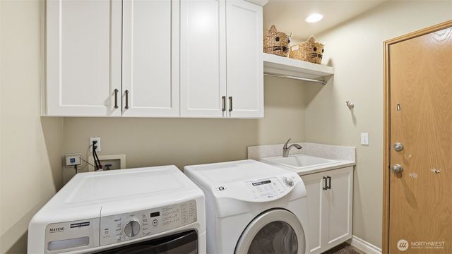 25919 SE 40th Court, Sammamish, WA 98029