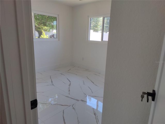 7498 ORPINE DRIVE N, St Petersburg, FL 33702