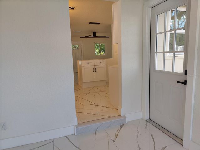 7498 ORPINE DRIVE N, St Petersburg, FL 33702