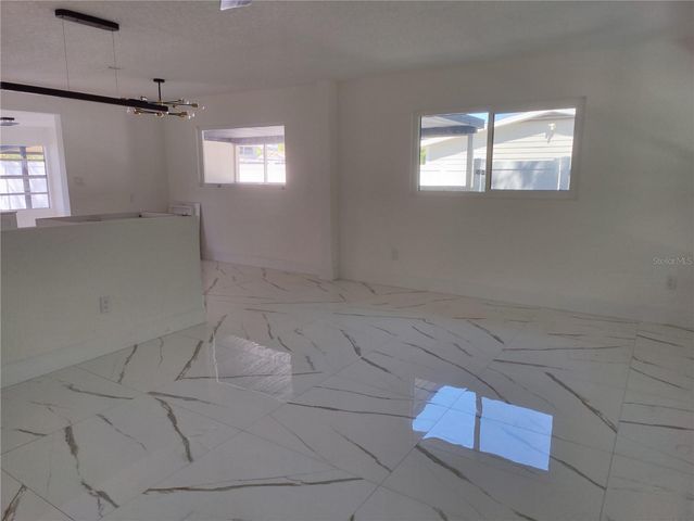 7498 ORPINE DRIVE N, St Petersburg, FL 33702