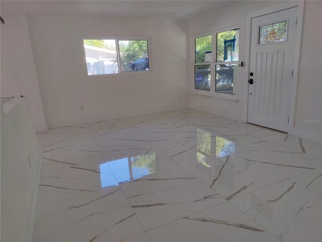 7498 ORPINE DRIVE N, St Petersburg, FL 33702