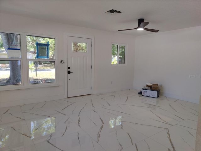 7498 ORPINE DRIVE N, St Petersburg, FL 33702