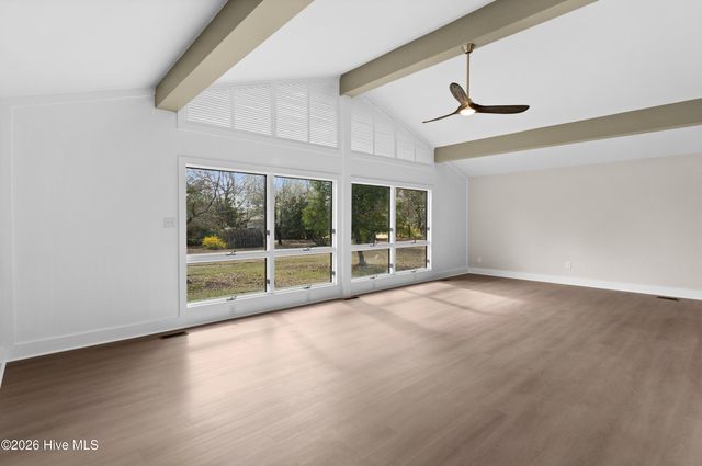 1000 Pine Street, Lake Waccamaw, NC 28450