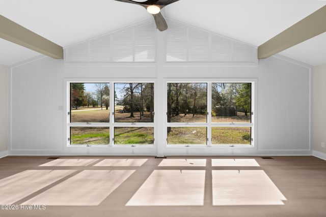 1000 Pine Street, Lake Waccamaw, NC 28450