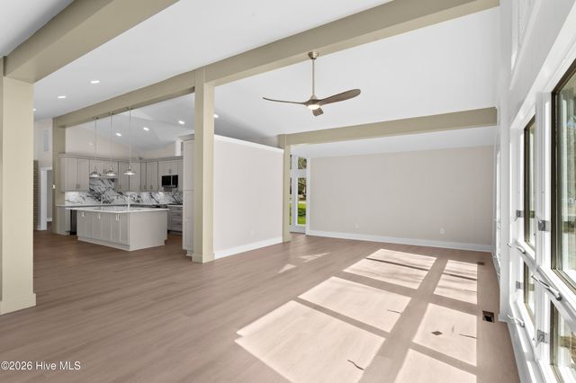 1000 Pine Street, Lake Waccamaw, NC 28450