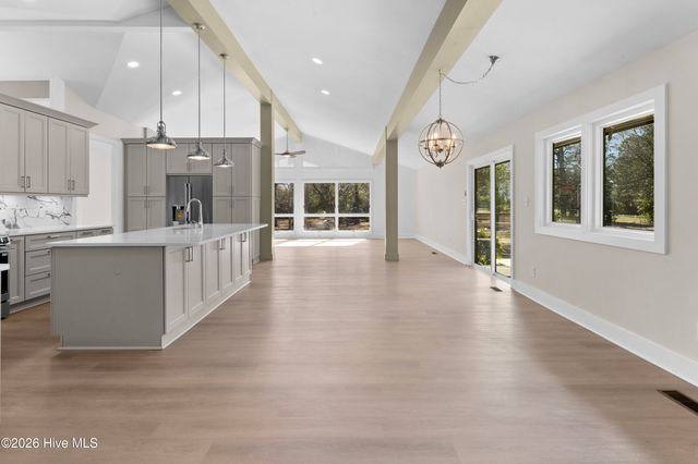 1000 Pine Street, Lake Waccamaw, NC 28450