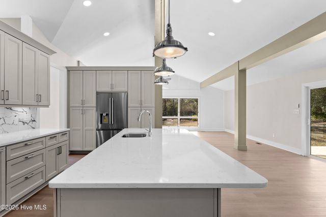 1000 Pine Street, Lake Waccamaw, NC 28450