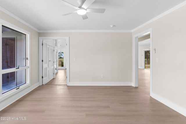 1000 Pine Street, Lake Waccamaw, NC 28450