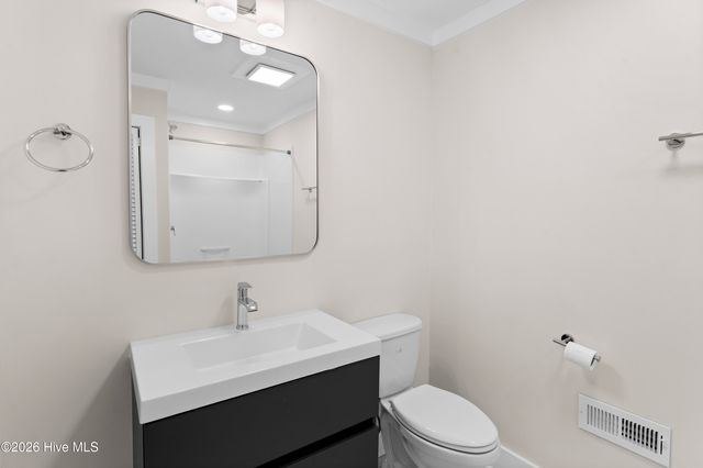 1000 Pine Street, Lake Waccamaw, NC 28450