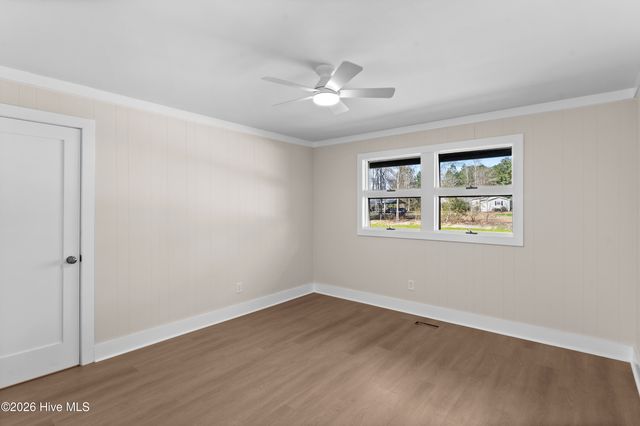 1000 Pine Street, Lake Waccamaw, NC 28450