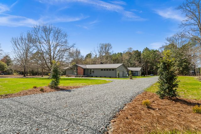 1000 Pine Street, Lake Waccamaw, NC 28450