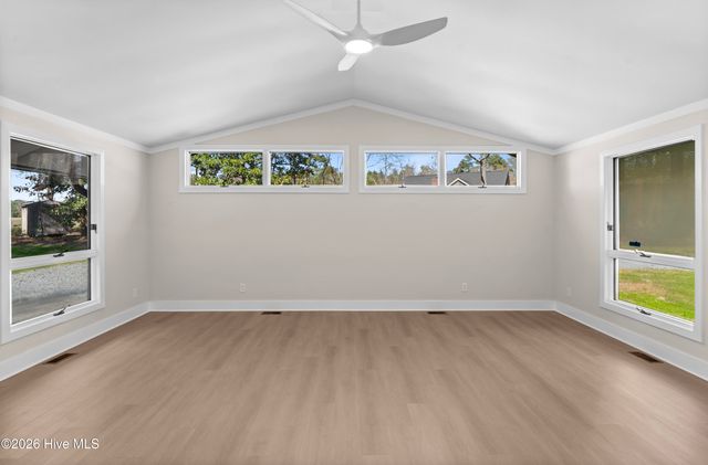 1000 Pine Street, Lake Waccamaw, NC 28450