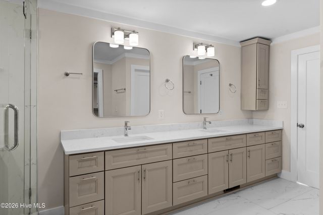 1000 Pine Street, Lake Waccamaw, NC 28450