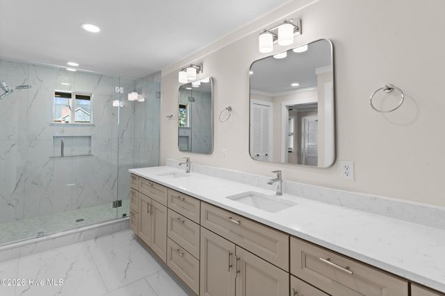 1000 Pine Street, Lake Waccamaw, NC 28450