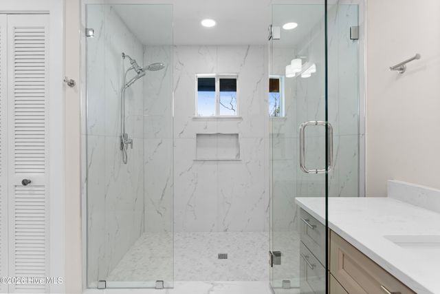 1000 Pine Street, Lake Waccamaw, NC 28450