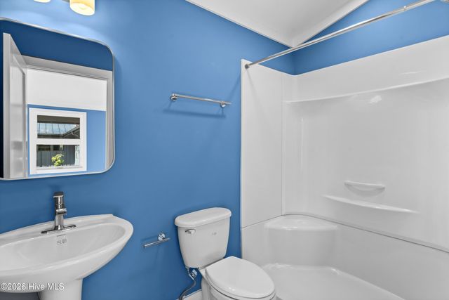 1000 Pine Street, Lake Waccamaw, NC 28450