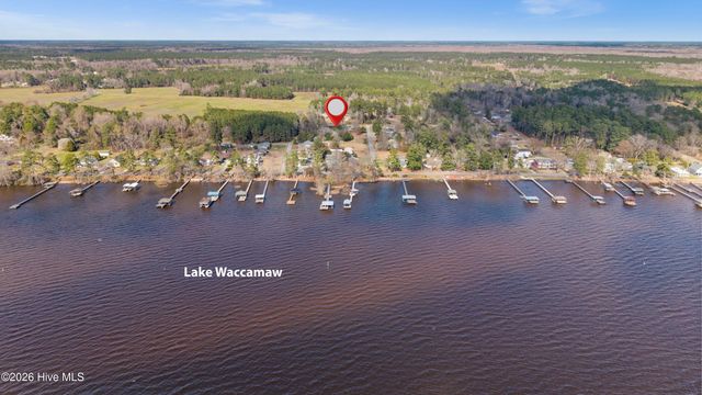 1000 Pine Street, Lake Waccamaw, NC 28450