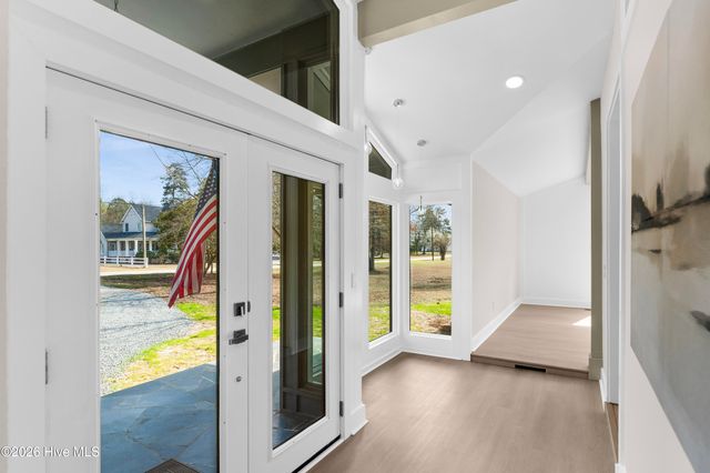 1000 Pine Street, Lake Waccamaw, NC 28450