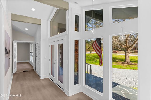 1000 Pine Street, Lake Waccamaw, NC 28450