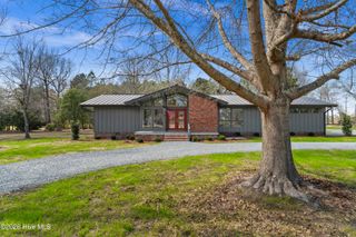1000 Pine Street, Lake Waccamaw, NC 28450