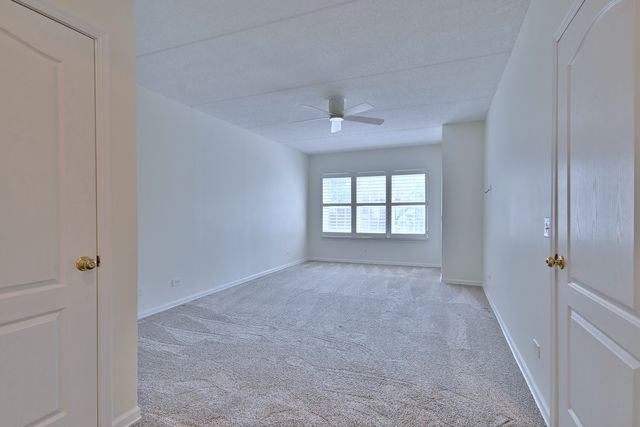 111 N Larch Avenue 206, Elmhurst, IL 60126