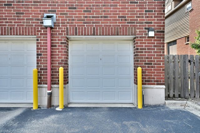 111 N Larch Avenue 206, Elmhurst, IL 60126