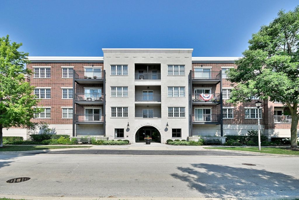 111 N Larch Avenue 206, Elmhurst, IL 60126